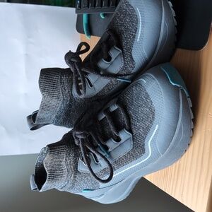 NWOB Vessi Cloudburst High Top Waterproof Shoes in Peak Black size 9